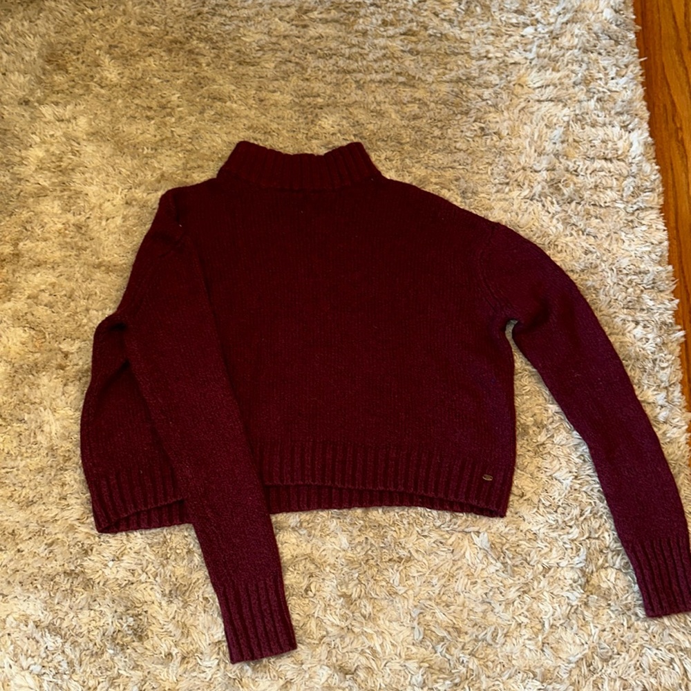 Women’s American Eagle maroon sweater, size M